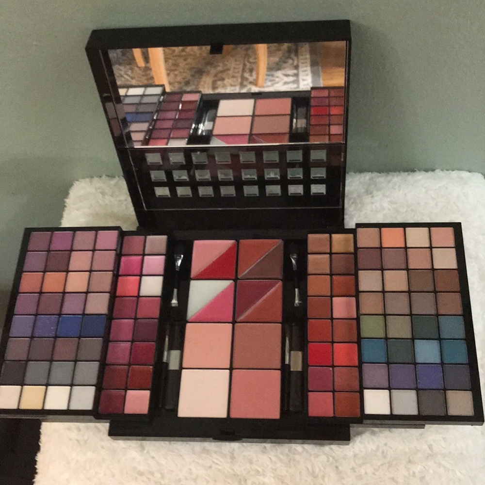 Jasmine La Belle Cosmetics Palette